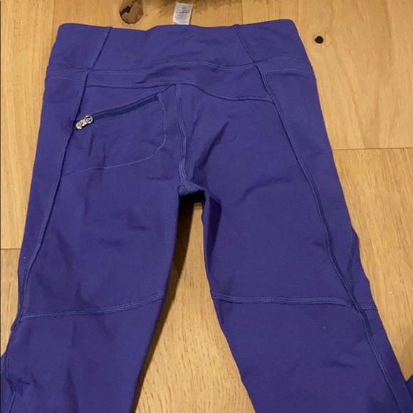 purple ivivva leggings with lots of pockets - Picture 4 of 5